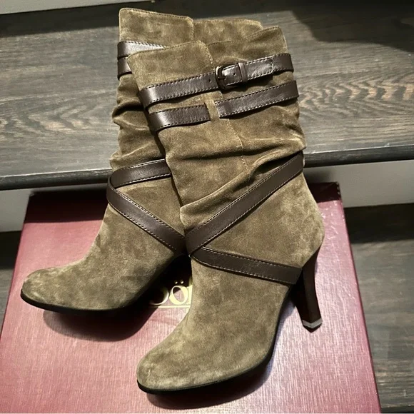NWB Sofft Women's Balsov Moss Suede Heeled Boot  Size 6 - Picture 2 of 7